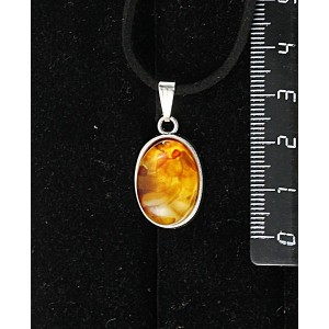 Кулон из янтаря светлого, простой овал 18х13мм