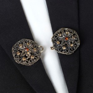 Зажим для кардигана "Цветы", цвет коричневый, цвет золотистый