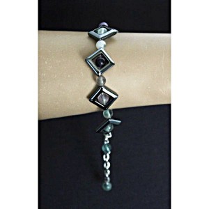 Браслет из флюорита, шарик 6мм в квадратной рамке из гематита