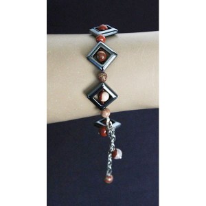 Браслет из яшмы красной, шарик 6мм в квадратной рамке из гематита Браслет из яшмы красной, шарик 6мм в квадратной рамке из гематита