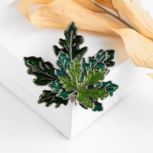 Брошь "Листья" три кленовых, цвет зелёный, цвет серебристый