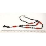 Колье-галстук из сердолика и агата черного 70см, бочонок 30мм, шарик 8 и 6мм огранка