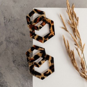 Серьги пластик "Танзания" бесконечность леопард, цветные