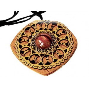 Кулон береста квадратный 50мм с родонитом