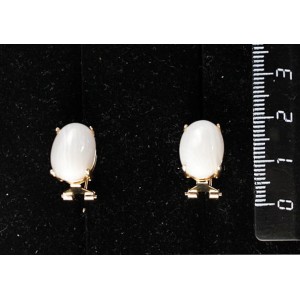 Серьги из агата белого, овал 14х10мм, замок гвоздик+лапка