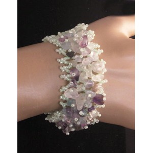 Браслет из флюорита (галтовка) и бисера, на застежке