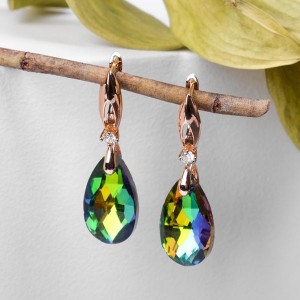 Серьги со стразами "Иллюзион" капля на овале, цвет бело-бензиновый, цвет золотистый