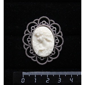 Брошь из крафтовой смолы, цвет белый, кабошон "камея",  овал 25х18мм, "ромашка"