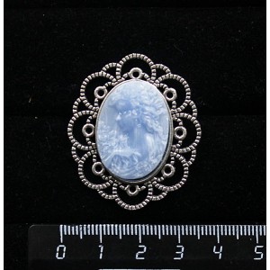 Брошь из крафтовой смолы, цвет голубой, кабошон "камея", овал 25х18мм, "ромашка"