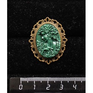 Брошь из крафтовой смолы, цвет темно-зеленый, овал 25х18мм, с узором цвет бронза