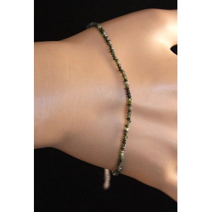 Браслет из турмалина зеленого кукуруза гр.2мм, на застежке