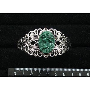 Браслет из крафтовой смолы, цвет темно-зеленый, овал 25х18мм,  цвет ант.серебро