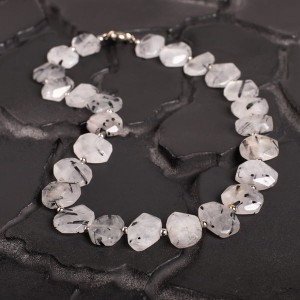 Бусы из волосатика (черные "волосы"), плоские прямоугольники, огранка Бусы из волосатика (черные "волосы"), плоские прямоугольники, огранка