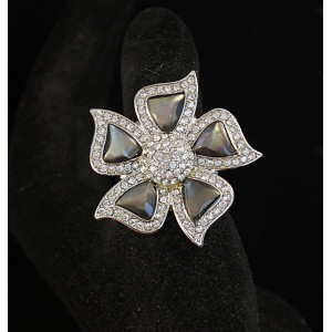 Кольцо с перламутром темным "цветочек" 34*34мм