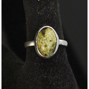 C925 Кольцо со змеевиком (нат. баженовский), овал 14х10мм