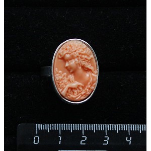 Кольцо с крафтовой смолой, цвет оранжевый, кабошон "камея", овал 25х18мм, безразмерное (литая оправа)