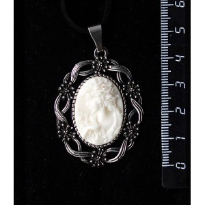 Кулон из  крафтовой смолы, цвет белый, кабошон "камея", овал 25х18мм, оправа "торжество"