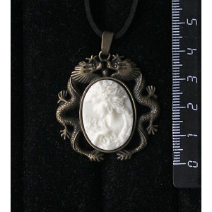 Кулон из  крафтовой смолы, цвет белый, кабошон "камея", овал 25х18мм, цвет бронза "2 дракона"