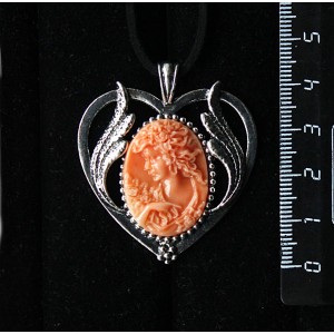 Кулон из крафтовой смолы, цвет оранжевый, кабошон "камея", овал 25х18мм, "сердце с крыльями"