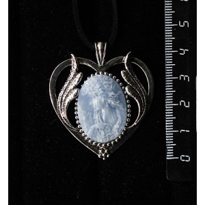 Кулон из крафтовой смолы, цвет голубой, кабошон "камея", овал 25х18мм,  "сердце с крыльями"