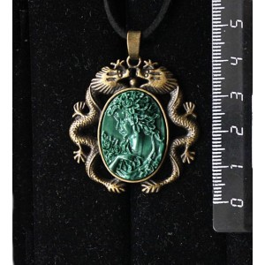 Кулон из крафтовой смолы, цвет темно-зеленый, овал 25х18мм, цвет бронза "2 дракона"