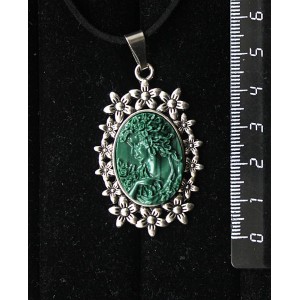Кулон из крафтовой смолы, цвет темно-зеленый, овал 25х18мм, "клумба"