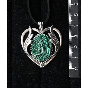 Кулон из крафтовой смолы, цвет темно-зеленый, овал 25х18мм, "сердце с крыльями"