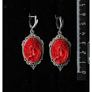 Серьги из крафтовой смолы, цвет красный, кабошон "камея", овал 25х18мм, "медальон", швензы посеребрение