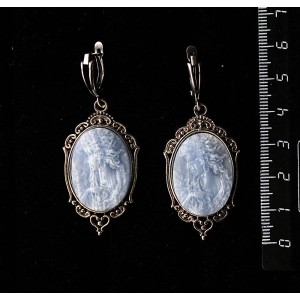 Серьги из крафтовой смолы, цвет голубой, кабошон "камея", овал 25х18мм, "медальон", швензы посеребрение