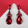 Серьги висячие со стразами "Вечеринка" цветок из капель, цвет красно-белый, цвет золотистый
