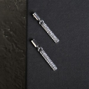 Серьги со стразами "Геометрия" тонкий цилиндр, цвет белый, цвет серебристый