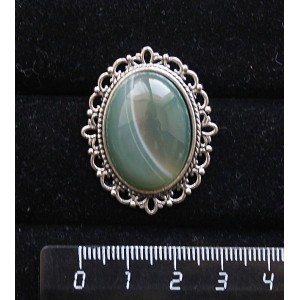 Брошь из агата зеленого (тонировка), с ажурным контуром,  цвет ант. серебро, овал 25х18мм
