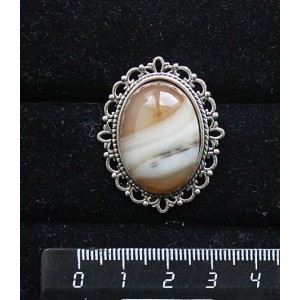 Брошь из агата кофейного (тонировка), с ажурным контуром,  цвет ант. серебро, овал 25х18мм