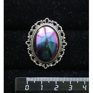 Брошь из радужного гематита, с ажурным контуром,  цвет ант. серебро, овал 25х18мм