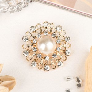 Брошь "Жемчужный цветок" плюмерия, цвет белый, цвет золотистый (пластик, стразы)