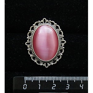 Брошь из кошачьего глаза (синт.), цвет розовый, с ажурным контуром,  цвет ант. серебро, овал 25х18мм