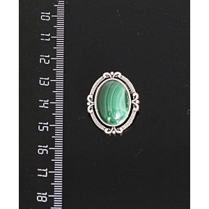 Брошь из малахита, "4 лилии", овал 18х13мм