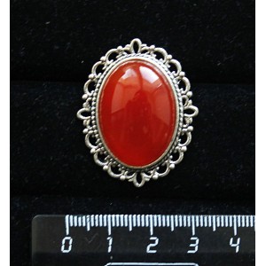 Брошь из сердолика, с ажурным контуром,  цвет ант. серебро, овал 25х18мм