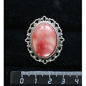Брошь из халцедона розового, с ажурным контуром,  цвет ант. серебро, овал 25х18мм