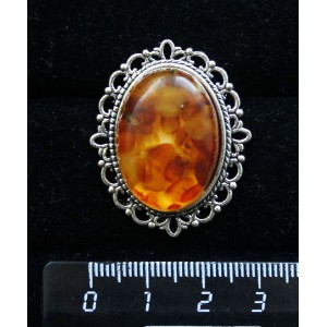 Брошь из янтаря светлого, кабошон-мозаика, с ажурным контуром, цвет ант. серебро, овал 25х18мм