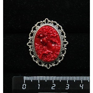 Брошь из крафтовой смолы, цвет красный, кабошон "камея", с ажурным контуром,  цвет ант. серебро, овал 25х18мм