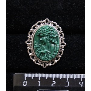 Брошь из крафтовой смолы, цвет темно-зеленый, кабошон "камея",  цвет ант. серебро, овал 25х18мм
