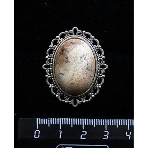 Брошь из яшмы песочной, с ажурным контуром,  цвет ант. серебро, овал 25х18мм