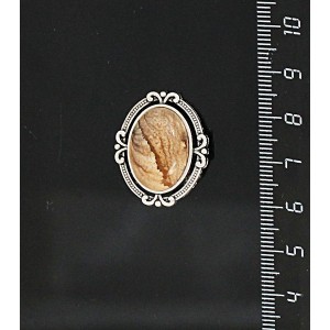 Брошь из яшмы песочной, "4 лилии", овал 18х13мм