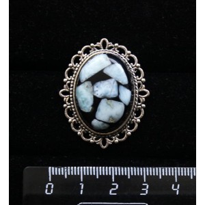 Брошь из ларимара, кабошон-мозаика, с ажурным контуром,  цвет ант. серебро, овал 25х18мм
