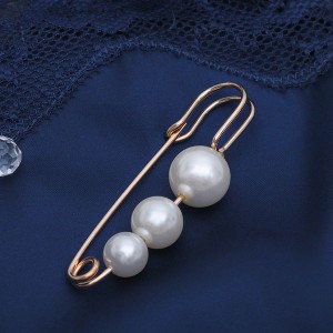 Булавка "Жемчужинки три", 6см, цвет белый, цвет золотистый