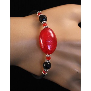 Браслет на струнке из агата черного (огранка) и красного муранского стекла