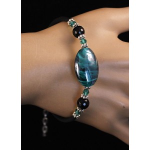 Браслет на струнке из агата черного (огранка) и зеленого муранского стекла