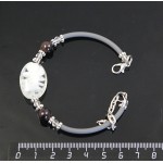 Браслет на струнке из граната и белого муранского стекла