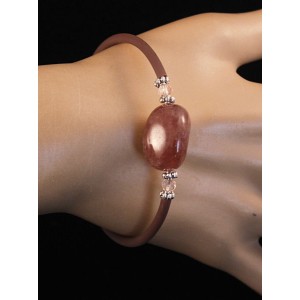 Браслет из кварца земляничного на струнке, галтовка 20х15мм